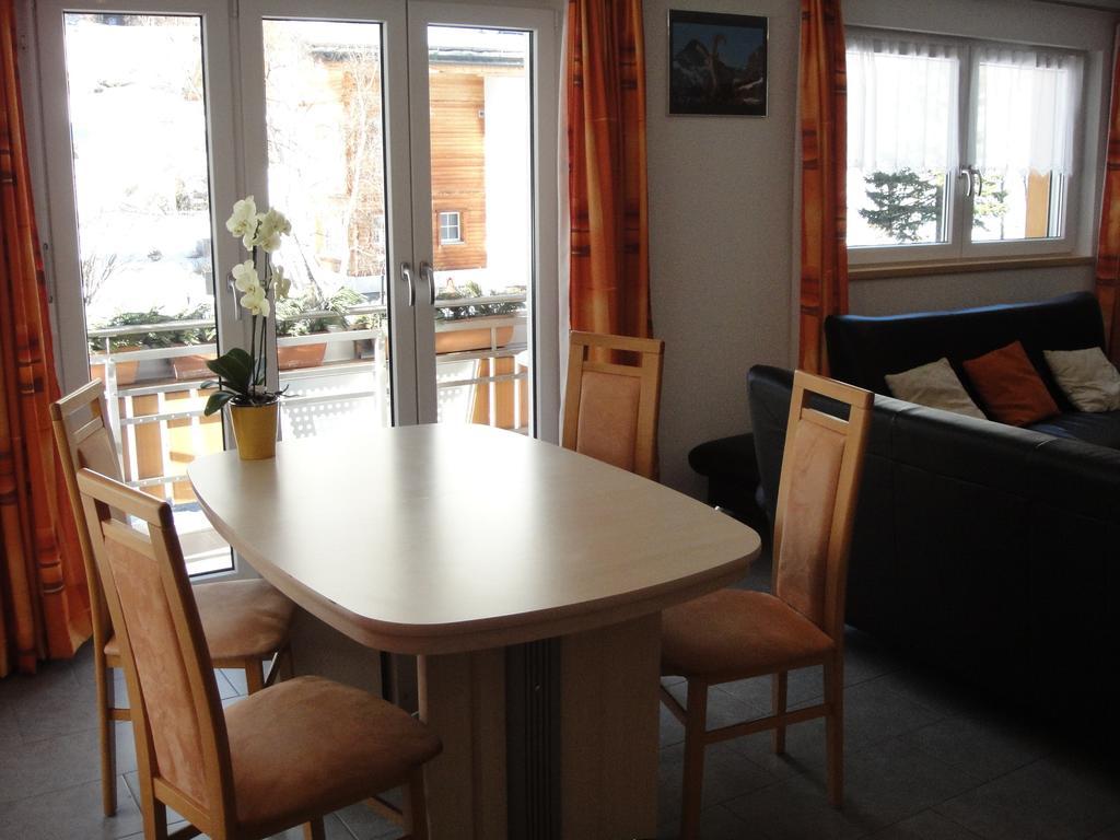 Haus Alpenstern Apartment Saas-Grund Room photo