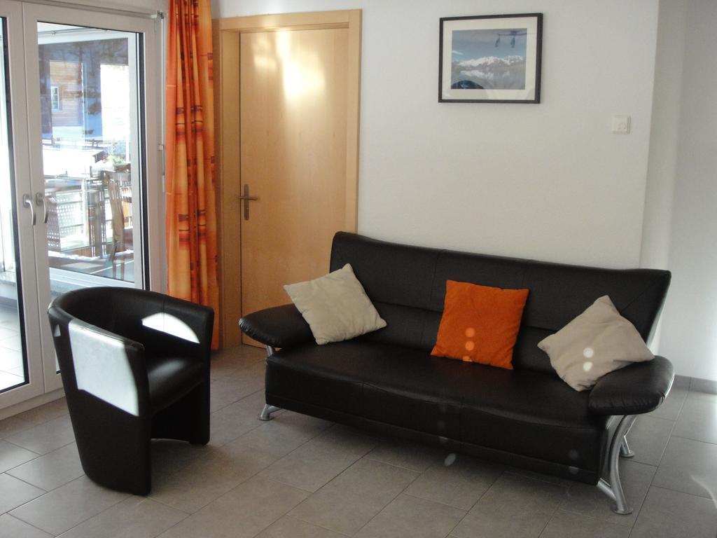 Haus Alpenstern Apartment Saas-Grund Room photo